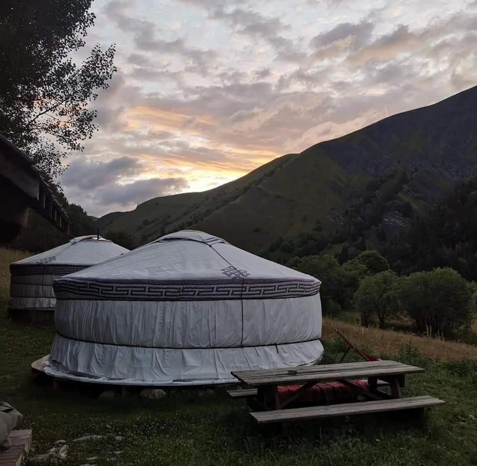 Le Domaine Du Trappeur Hotell Saint-Sorlin-dʼArves Eksteriør bilde